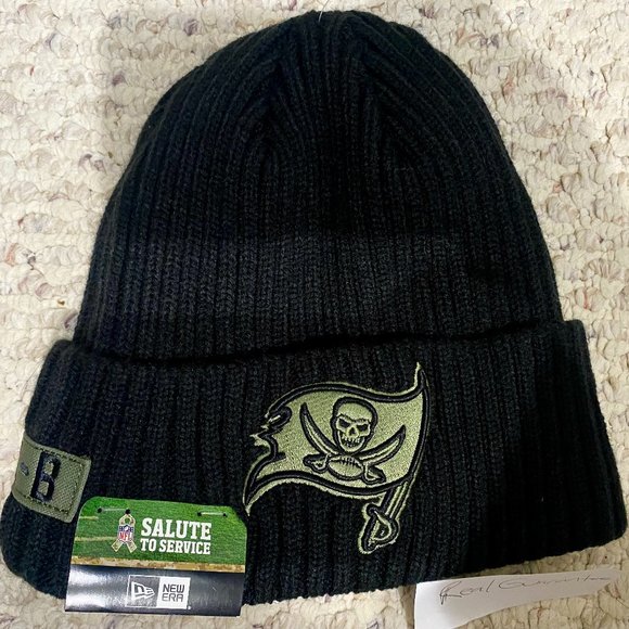 100% New Era 2020 Tampa Bay Buccaneers Salute To Service Knit Hat NFL Sport Cap - Picture 2 of 7
